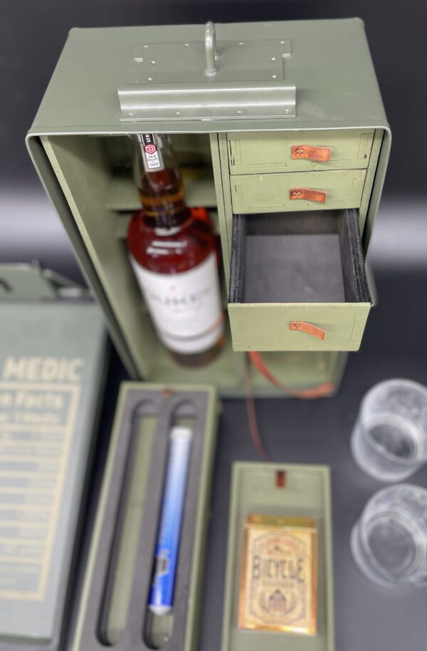 Gentlemen's Bug Out Box, Empty Drawer